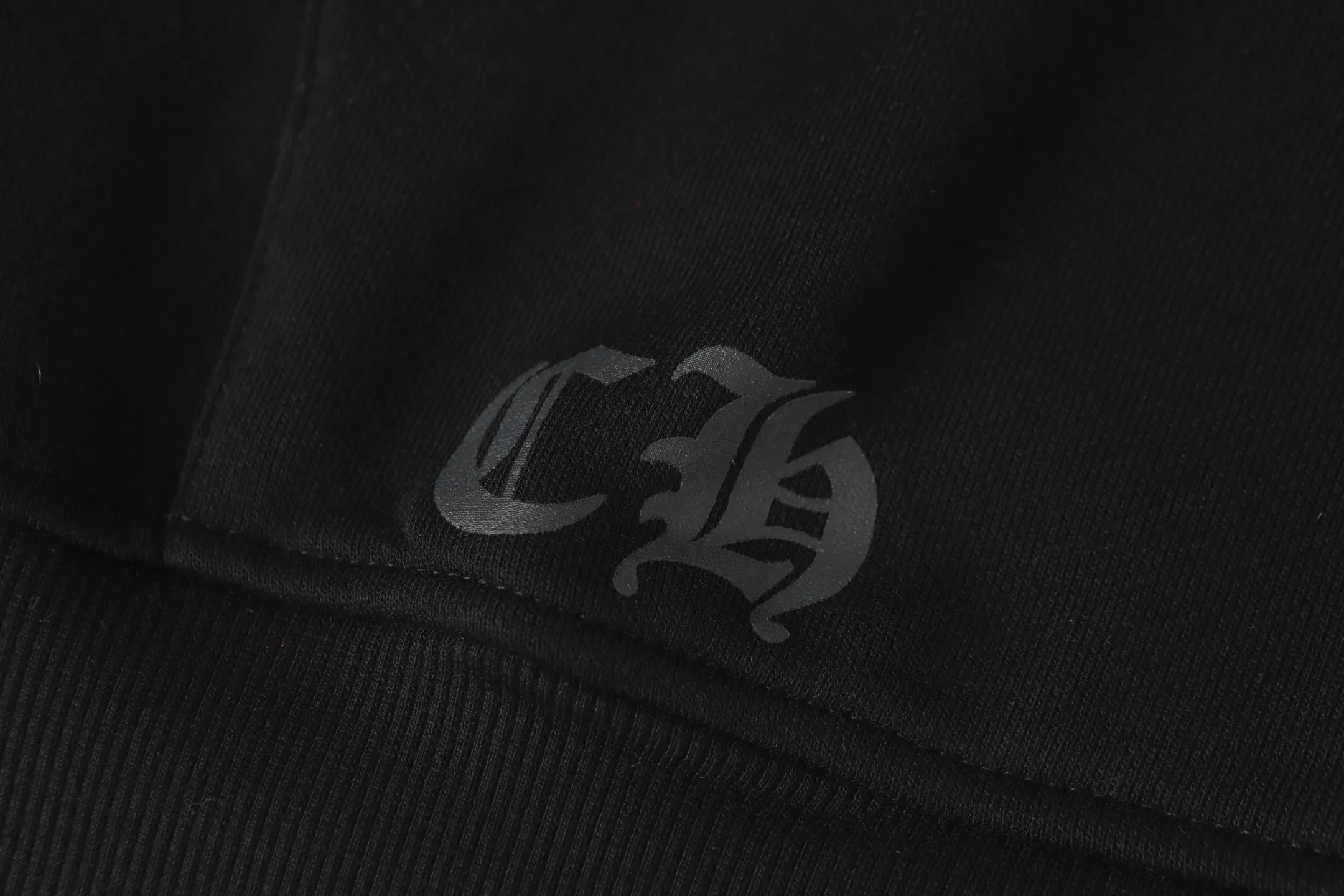 Q32—P230 -Chrome Hearts/Chrome Hearts printed zipper sweatshirt cardigan jacket -420 grams of high-density, high-quality wool, soft, delicate and skin-friendly, soft and silky to the touch, warm and skin-friendly -The hardware and zipper accessories are all customized and full of details -Colour: black -Size: S M L XL